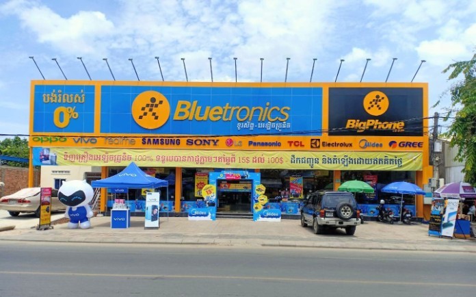 
Bluetronics hiện có trên 20 cửa hàng chuyên bán lẻ thiết bị di động và các sản phẩm điện máy chính hãng tại đất nước Campuchia
