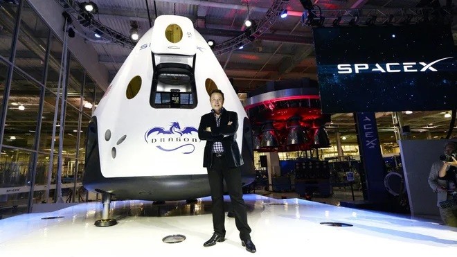 

Elon Musk&nbsp; là người đàn ông khát khao cứu lấy Trái Đất và mang lại cho chúng ta một hành tinh mới để sống, đây cũng là một chú hề, một thiên tài, một người lập dị trên Internet,...

