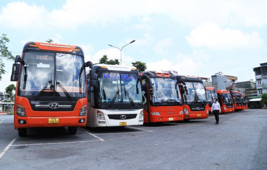 Doanh nghiệp vận tải buộc lòng tăng giá vé do xăng tăng 