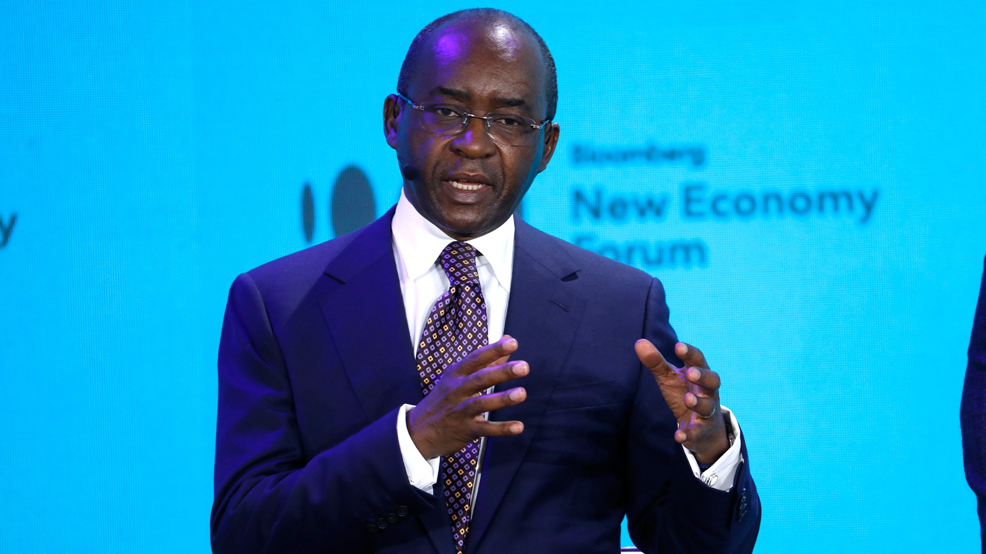 Strive Masiyiwa đã có khoảng thời gian ngắn làm kỹ sư viễn thông cho công ty điện thoại