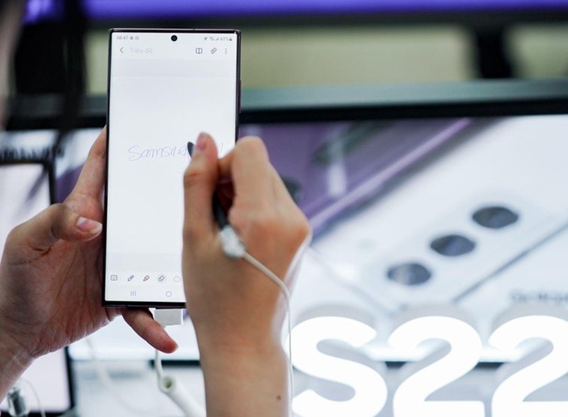 
Những sản phẩm cao cấp nhất thường rất được lòng người dùng tại thị trường Việt Nam, đặc biệt là Galaxy S22 Ultra.
