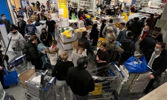 Ngoài Apple, H&M và IKEA đồng loạt ngừng bán hàng tại Nga - ảnh 4