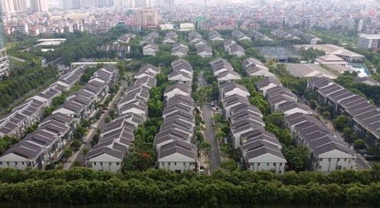 Ngất ngây trước vẻ đẹp của căn biệt thự xanh trị giá 45 tỷ đồng, lớn nhất khu đô thị nằm ở phía Tây Hà Nội: Gia chủ chỉ “xây nhà vì đam mê” - ảnh 1