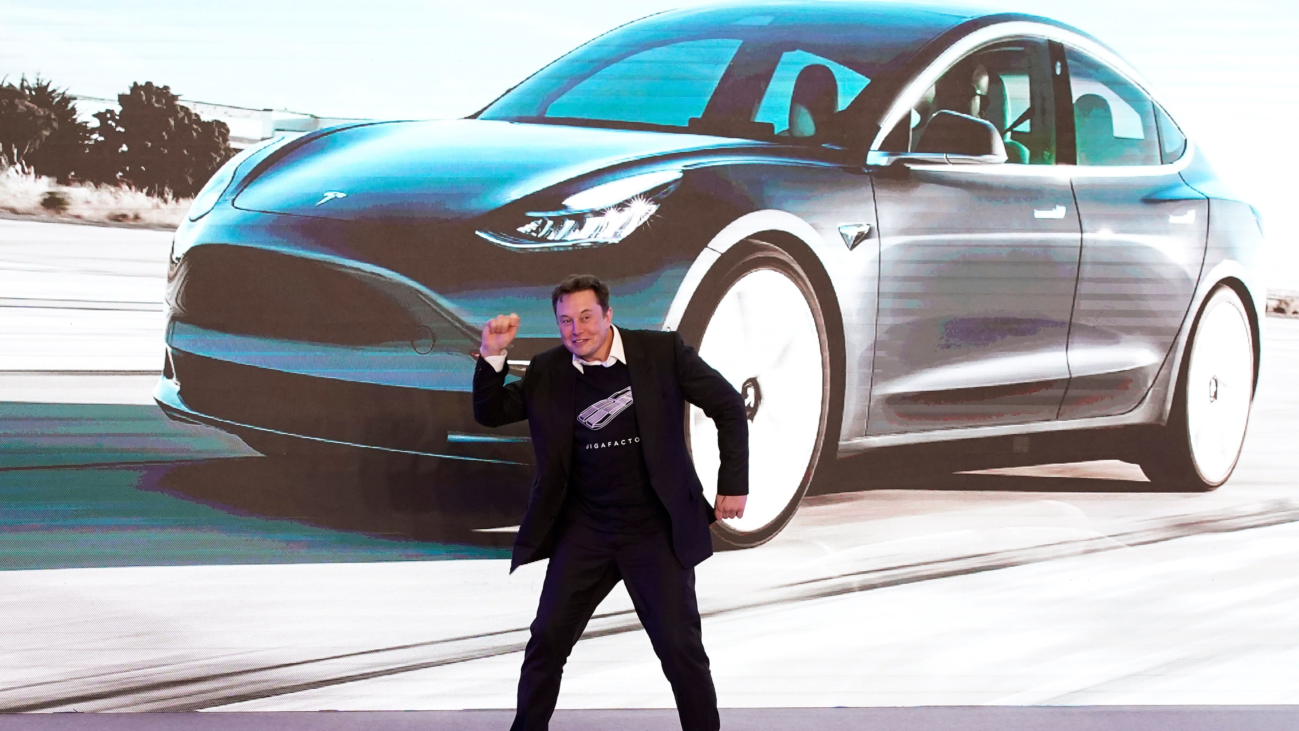 
Elon Musk luôn mong muốn tạo ra những ý tưởng điên rồ
