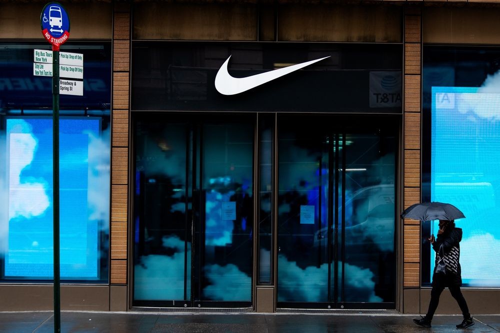 
CEO của Nike cho biết rằng tình hình đang dần khởi sắc lên qua từng quý.
