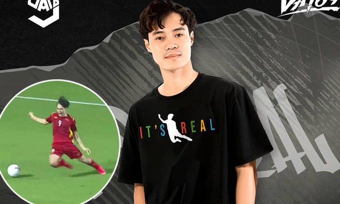 
Ngoài sân cỏ, cầu thủ Văn Toàn cũng nổi tiếng với tài kinh doanh trong lĩnh vực thời trang và đồ uống
