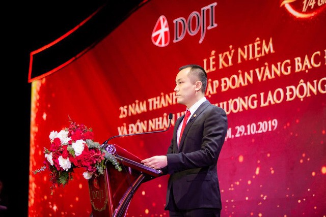 
Ông Đỗ Minh Đức hiện đang là Phó Chủ tịch kiêm Tổng Giám đốc Tập đoàn DOJI.&nbsp;
