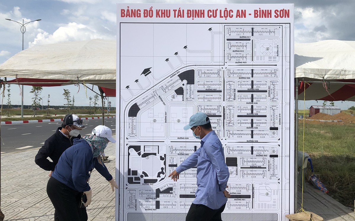 
Bản đồ được dựng để các “cò đất” giới thiệu các dự án, nhà đất ven khu vực sân bay Long Thành.
