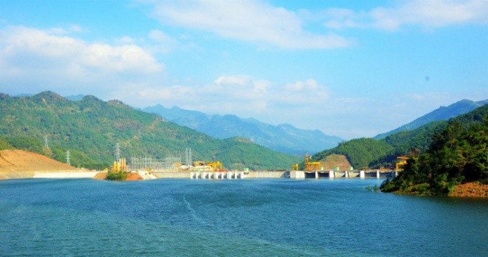 
Lòng hồ khu vực nhà máy thủy điện Trung Sơn
