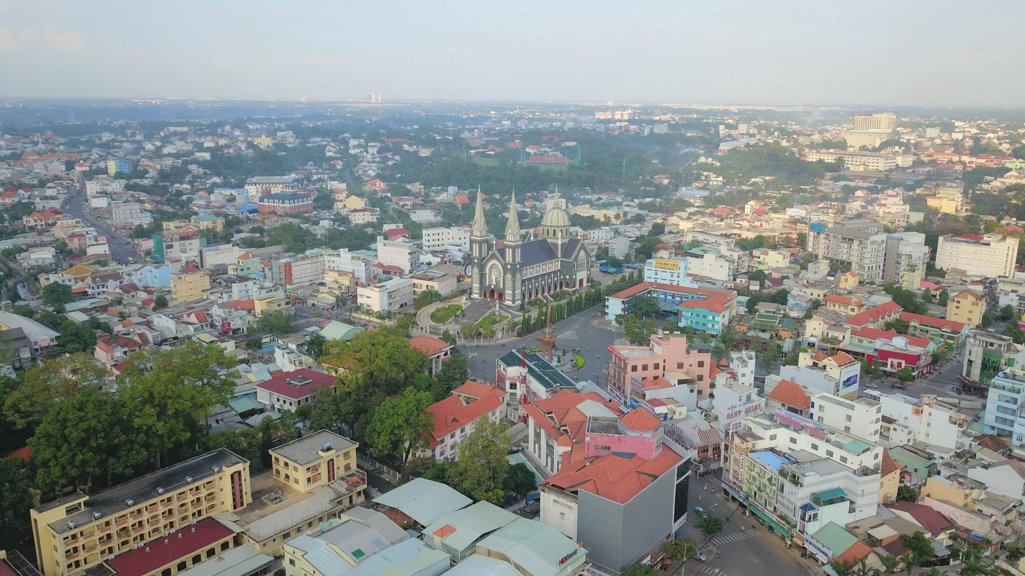 
Nếu không tìm hiểu kỹ càng, có nhiều kinh nghiệm và am hiểu về luật, mọi người rất dễ biến mình thành nạn nhân, rơi vào tình cảnh "tiền mất tật mang". Ảnh: minh họa
