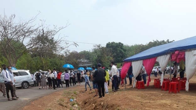 
Clip Công ty TNHH Địa ốc Nam Khương cho nhân viên "cắm đầu cắm cổ" chạy chốt cọc cho khách tại Lộc Ninh, Bình Phước
