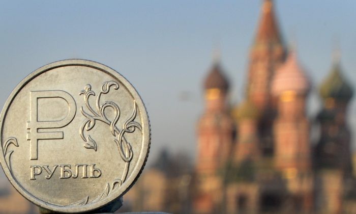 
Việc Nga dùng Rúp để trả nợ lần này sẽ đồng nghĩa với vụ vỡ nợ của Chính phủ Nga.
