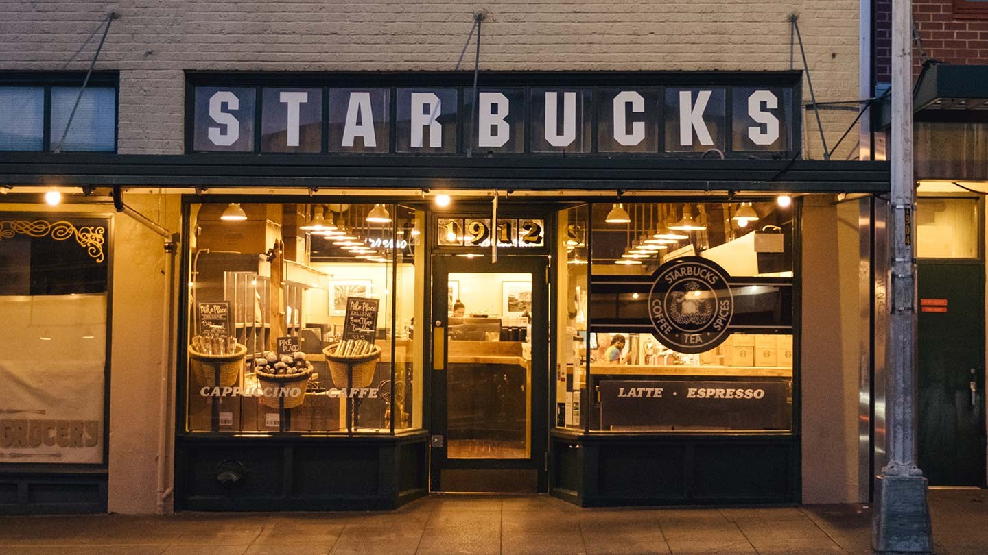 
Một trong những cửa tiệm Starbucks tại Mỹ.
