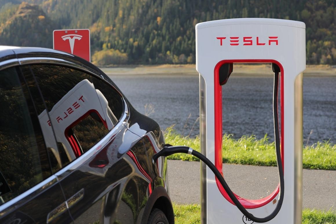 
Tesla đã tăng giá tất cả các mẫu xe ô tô điện của mình tại Mỹ. Còn ở Trung Quốc, Tesla đã tăng giá mẫu xe Model 3 và Model Y.
