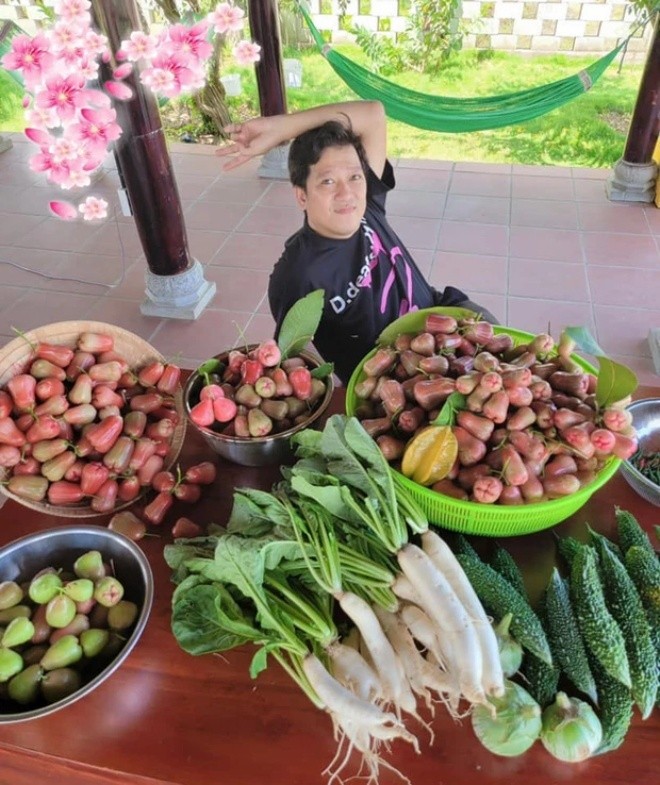 

Bàn rau củ thu hoạch khiến nhiều người tấm tắc khen ngợi
