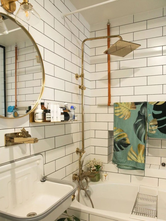 
Phòng tắm của cô nàng phảng phất phong cách Vintage với màu be làm chủ đạo, giúp không gian thêm rộng rãi hơn
