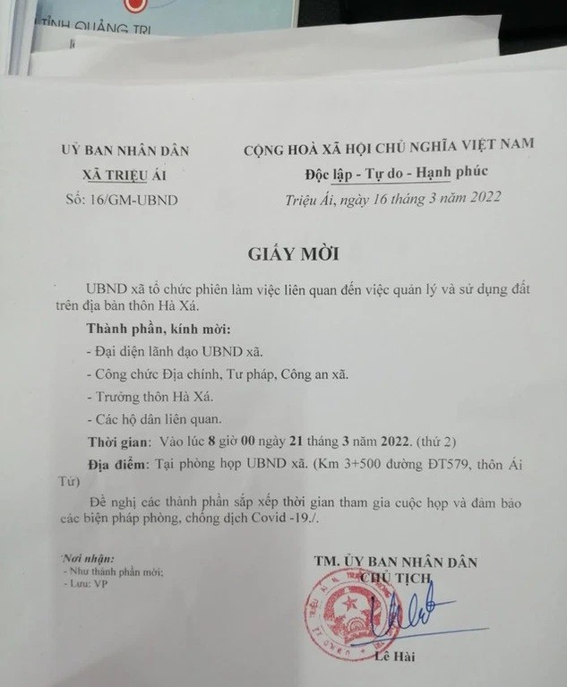 

UBND xã Triệu Ái, huyện Triệu Phong, tỉnh Quảng Trị đã gửi giấy mời đến 3 chủ sở hữu của khu đất diễn ra vụ phân lô bán nền như đi hội tại thôn Hà Xá nhưng đến hiện tại họ vẫn chưa đến làm việc
