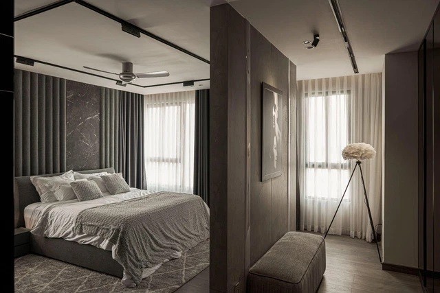 
Không gian phòng ngủ Master được thiết kế với nội thất đơn giản nhưng vẫn thể hiện được nét sang trọng
