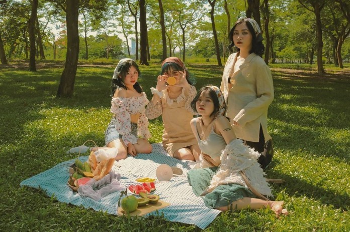 
Nếu có ý định đi picnic dưới 1 ngày thì nên chuẩn bị đồ ăn nhẹ như bánh mì, trái cây, nước ngọt,...
