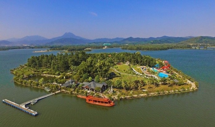 
Hòn Đảo Ngọc xinh đẹp nằm ở giữa hồ Đại Lải

