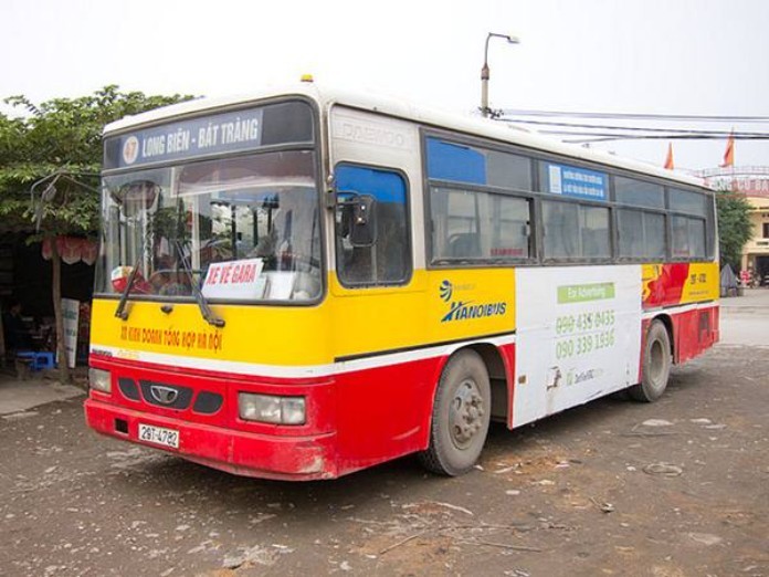 
Bắt xe bus tới Bát Tràng là một trải nghiệm khá thú vị mà lại tiết kiệm chi phí
