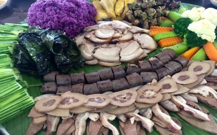 
Các món ăn của người Mường thường được đặt trên cỗ lá rất gọn gàng và đẹp mắt
