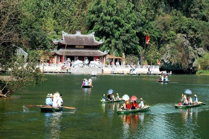 
Chùa Hương được biết là một trong số những quần thể văn hóa tôn giáo nổi tiếng ở miền Bắc
