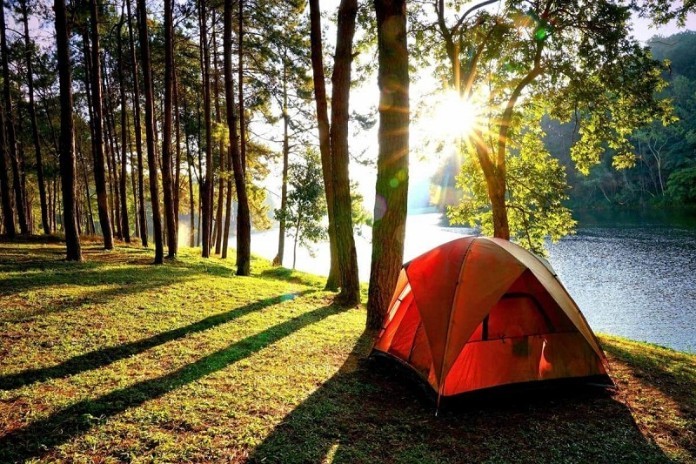 



Dựng trại nghỉ trưa ở Nhà thờ Đổ


