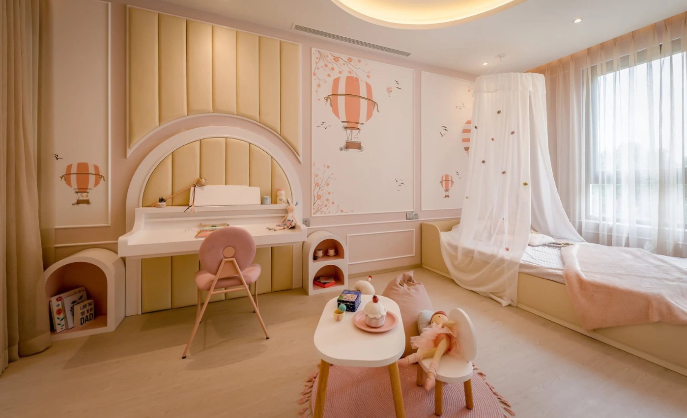 
Không gian được thiết kế theo tông màu hồng phấn, dễ thương cho con gái
