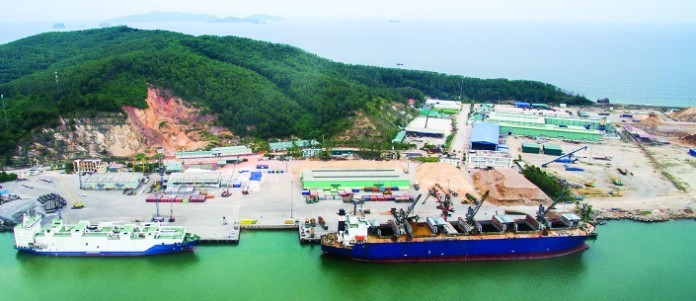 
Khu vực cảng biển của công ty Cảng dịch vụ Dầu khí Tổng hợp Thanh Hóa được xây dựng có quy mô lớn
