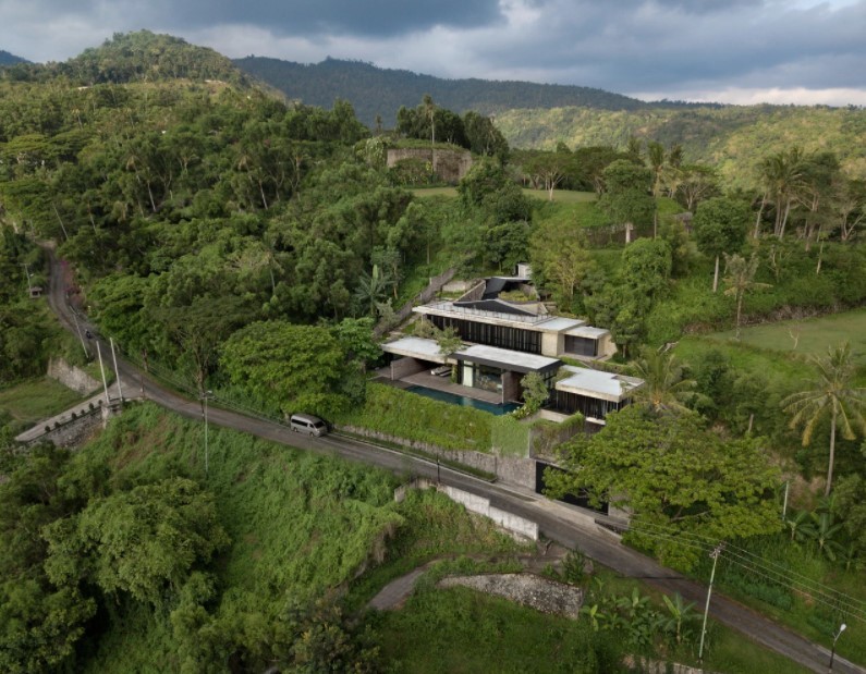 
Căn nhà ở giữa thung lũng giúp cho gia chủ có được cảm giác yên bình, gần gũi với thiên nhiên
