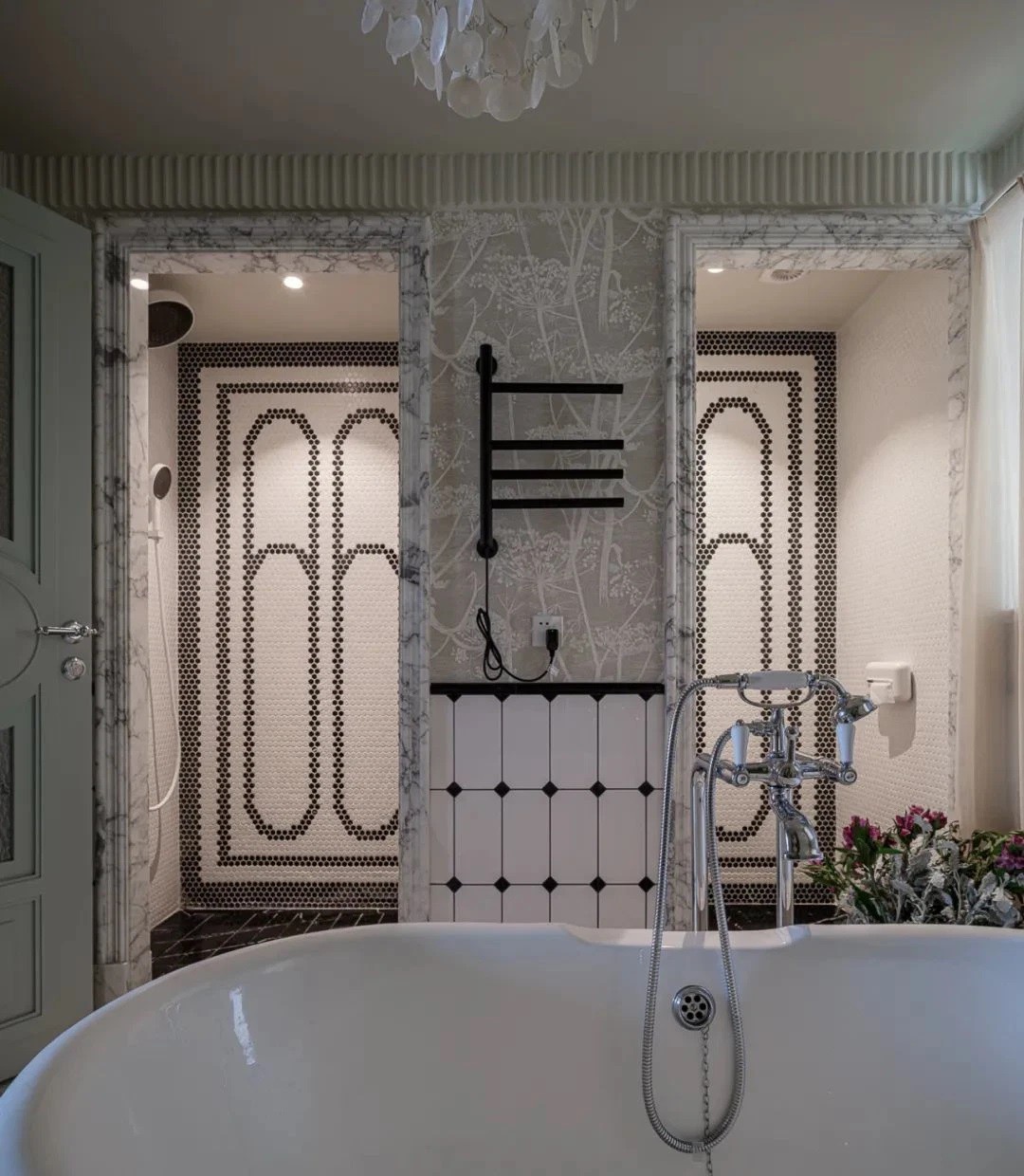 
Phòng tắm được thiết kế với cửa đôi, trong rất cân xứng và hài hòa
