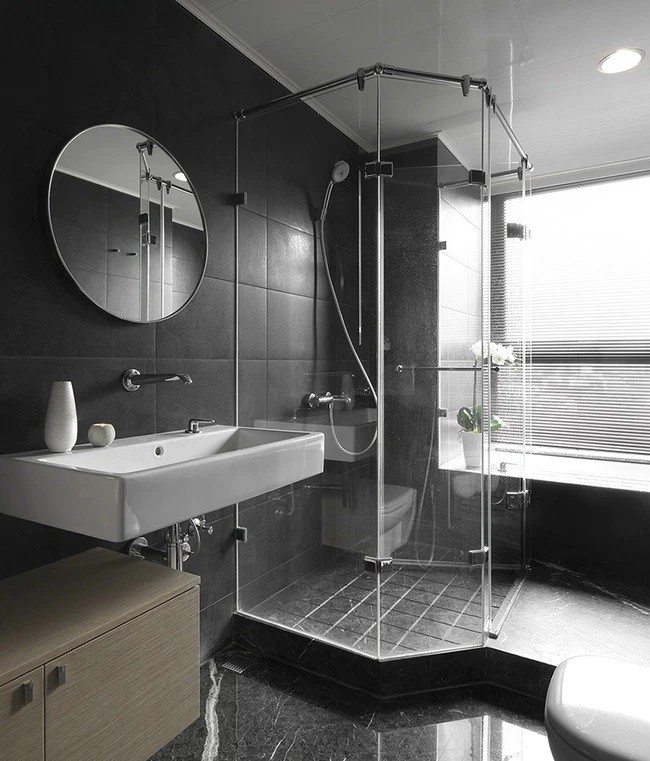 
Phòng tắm được bố trí đầy đủ các khu vực chức năng cần thiết
