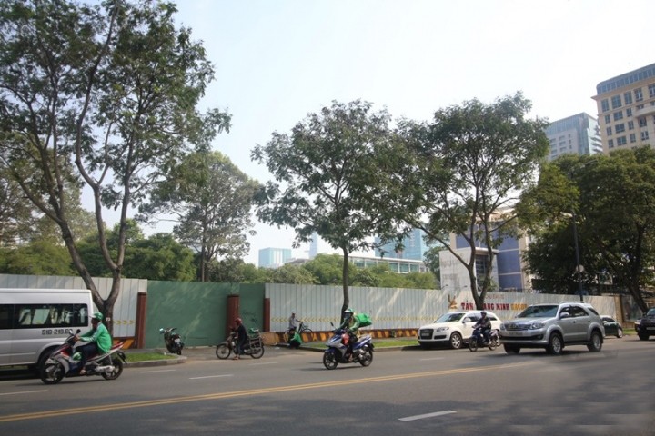 
Vào tháng 6/2015, Tân Hoàng Minh từng trúng thầu khu đất vàng với diện tích 3.000 m2 tại số 23 Lê Duẩn, quận 1, TP.HCM với mức giá cao nhất lên tới 1.430 tỷ đồng
