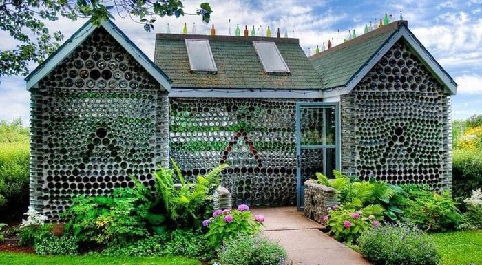 
Ngôi nhà xanh được xây dựng từ chất thải nhựa tại lolivia
