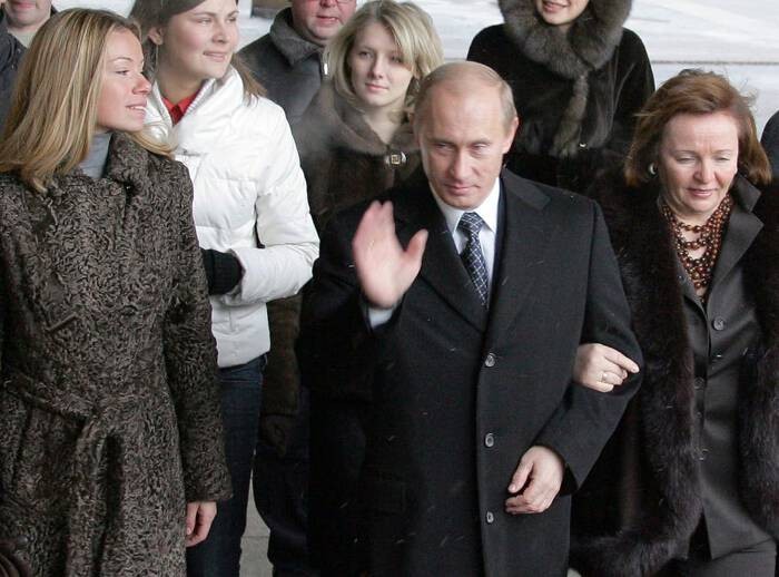 Mỹ nhắm tới con gái của Tổng thống Putin trong vòng trừng phạt mới - ảnh 1
