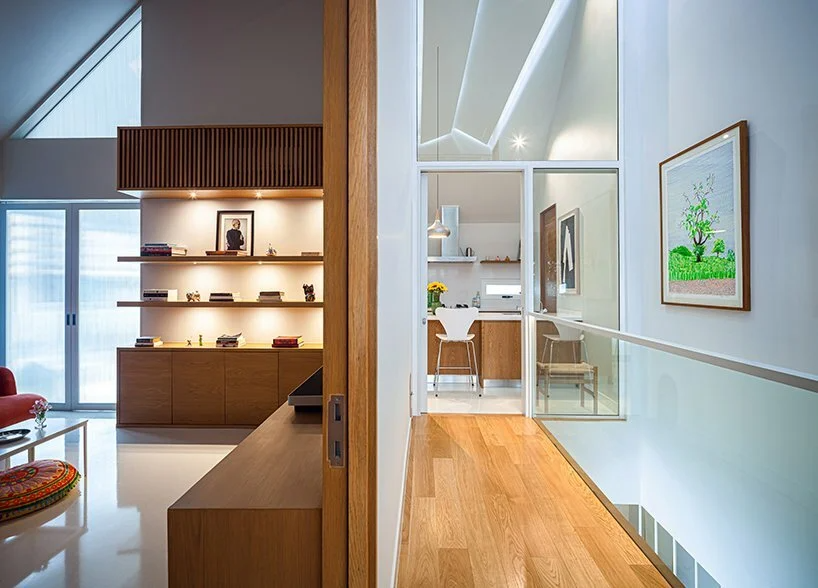 
Nội thất của căn nhà được thiết kế đơn giản với màu sắc hài hòa, tạo nên cảm giác nhẹ nhàng, gần gũi
