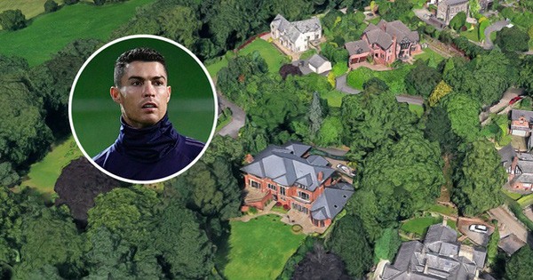 
Ronaldo từng sở hữu 1 căn nhà tại Manchester thời gian trước, sau đó rao bán. Trở lại khoác áo MU, Ronaldo đã đổi nhà 1 lần. Giới cầu thủ, nghệ sĩ thường ở tại các biệt thự sang chảnh.
