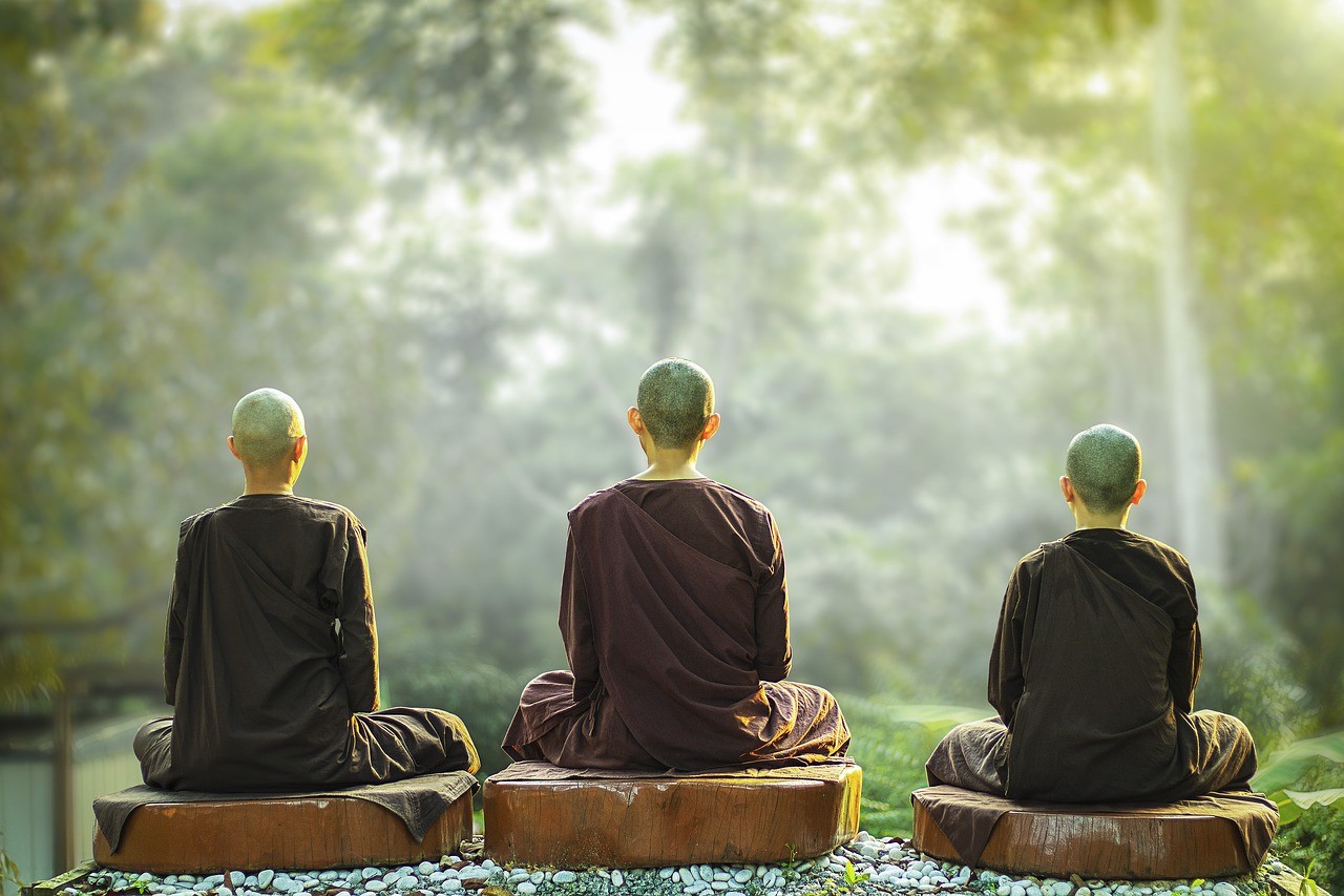 

Đức Phật cũng khuyến khích mọi người hãy nên giảm bớt những ham muốn quá đáng, tham cầu trong khả năng của mình, biết tiết độ mọi nhu cầu để có thể hưởng sự an lạc thảnh thơi
