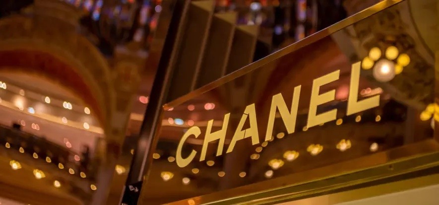 Người Nga cắt nát túi Chanel sau quy định ngừng bán - ảnh 4