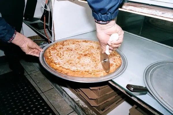 Lạm phát cao tại Mỹ thể hiện qua miếng bánh pizza - ảnh 4