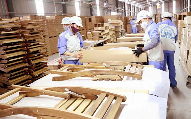 
Các doanh nghiệp ngành gỗ Việt Nam đang ghi nhận tình hình kín đơn hàng
