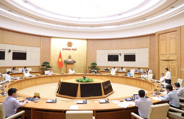
Phó Thủ tướng Lê Văn Thành nghe đại diện các địa phương góp ý - Ảnh VGP/Đức Tuân

