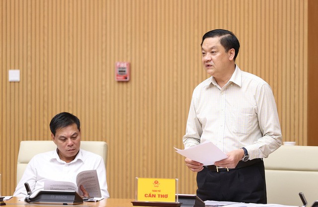 
Phó Chủ tịch UBND TP Cần Thơ Dương Tấn Hiển phát biểu tại cuộc họp - Ảnh VGP/Đức Tuân
