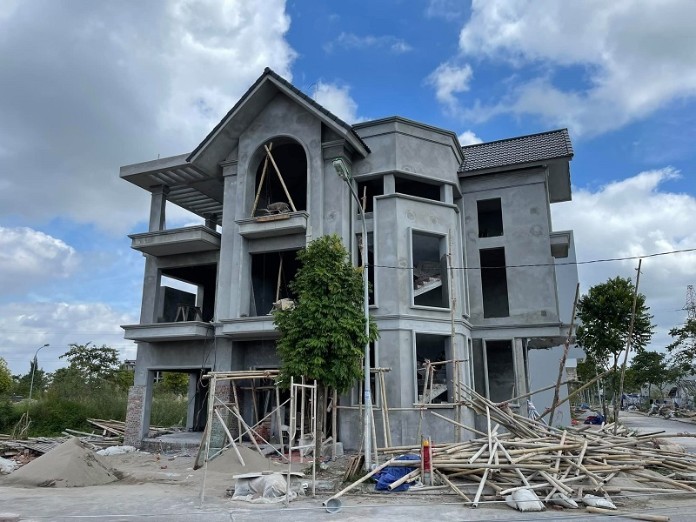 


Xây nhà trong 2 năm tốn kém thêm nhiều chi phí phát sinh
