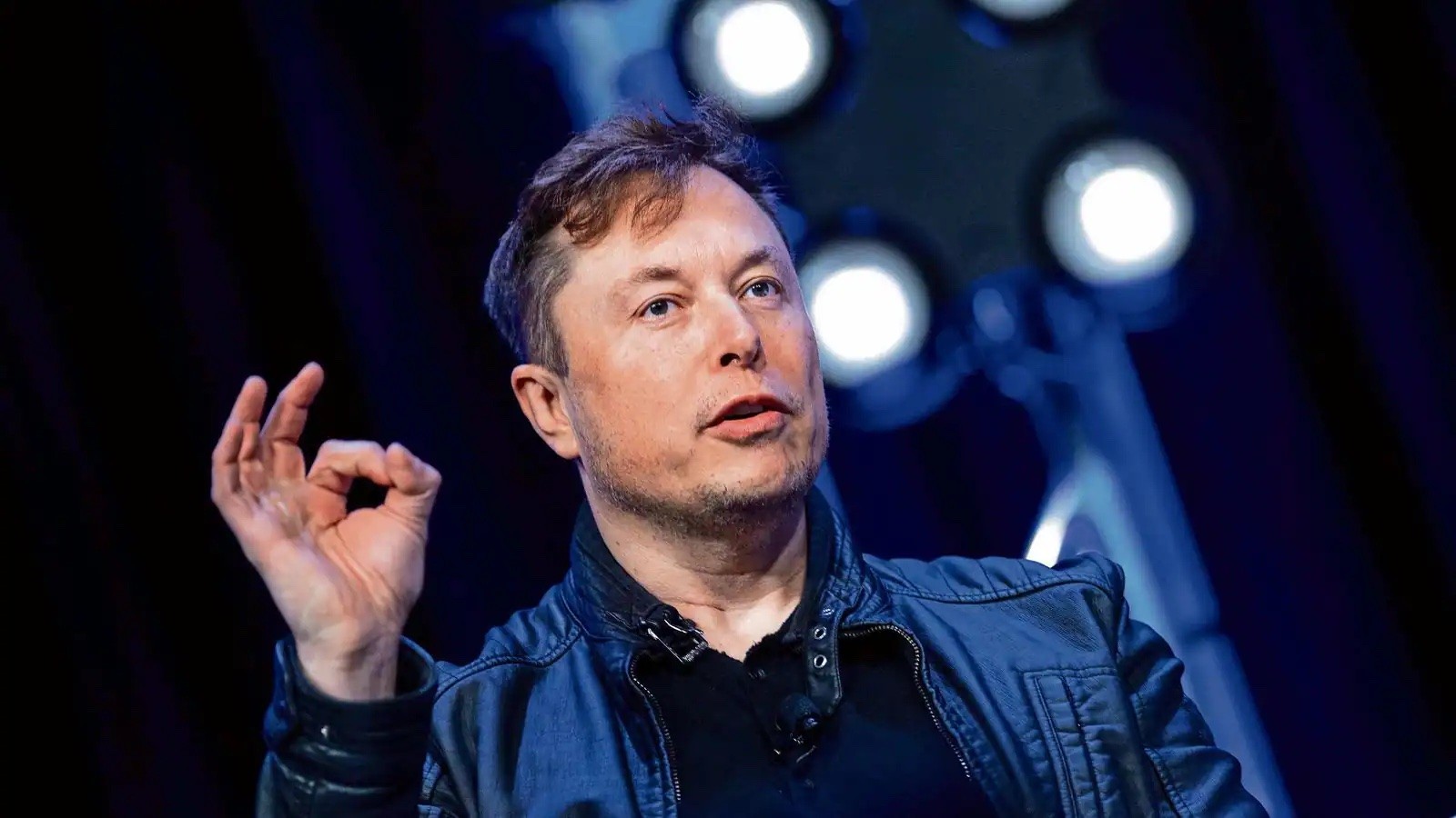 
Elon Musk hiện đang là CEO của hãng xe điện Tesla và công ty công nghệ SpaceX.
