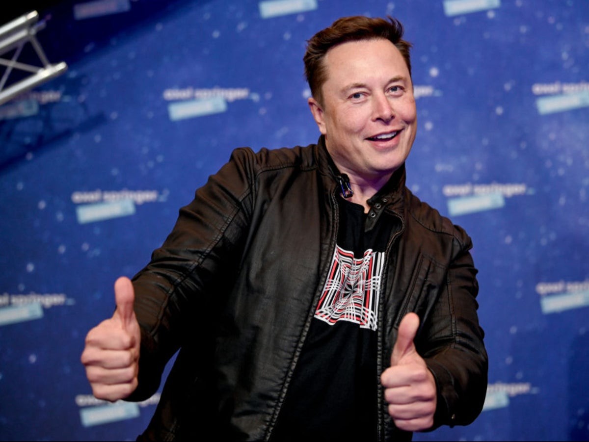 
Elon Musk đã nói rằng nếu ông thành công thâu tóm Twitter, ông sẽ giữ lại những cổ đông khác thay vì trở thành chủ sở hữu duy nhất.
