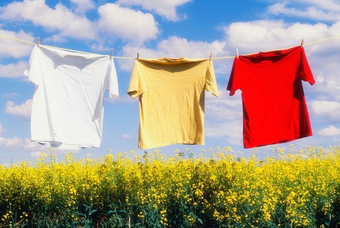 



Công việc phơi quần áo đơn giản nhưng nếu bạn không chú ý cũng có thể làm ảnh hưởng đến sức khỏe của mình và gia đình

