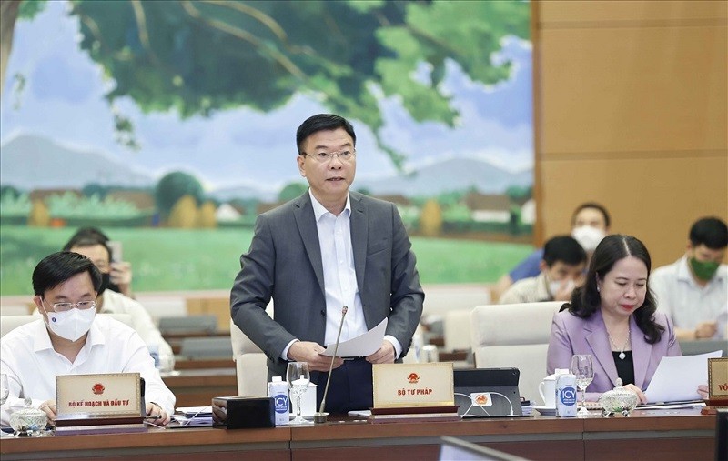 
Bộ trưởng Bộ Tư pháp Lê Thành Long phát biểu tại phiên họp.
