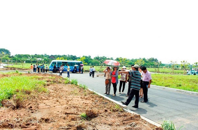 
Cò đất này cho hay "Cò thông minh là phải biết chọn lối đi riêng, thời gian có thể dài và mình phải bỏ công sức thậm chí là tiền bạc ra nhưng lời thu lại gấp cả chục lần việc chỉ tốn nước bọt hoặc vài tin nhắn giao dịch"
